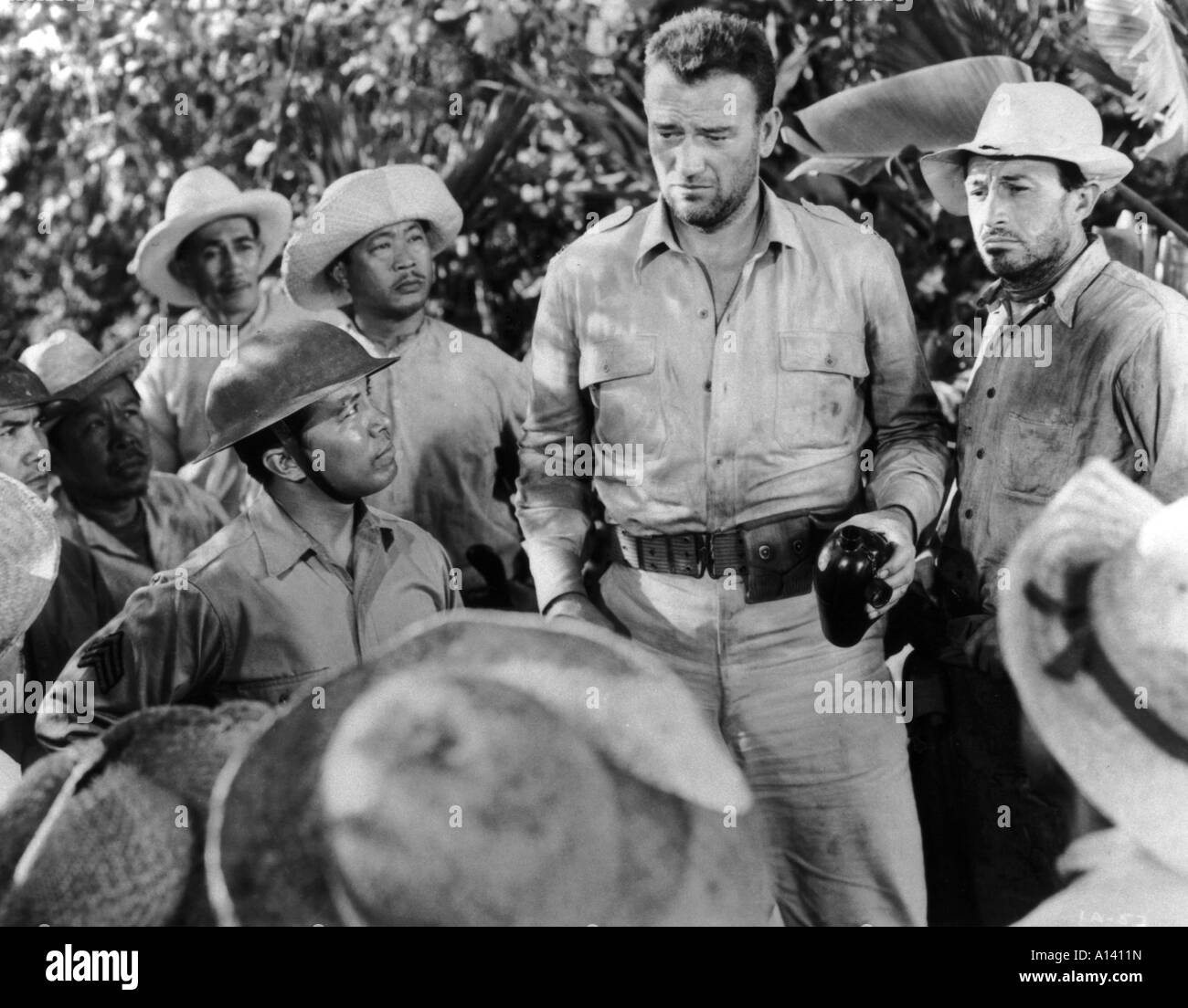 Retour à Bataan Année 1945 Réalisateur Edward Dmytryk John Wayne Banque D'Images