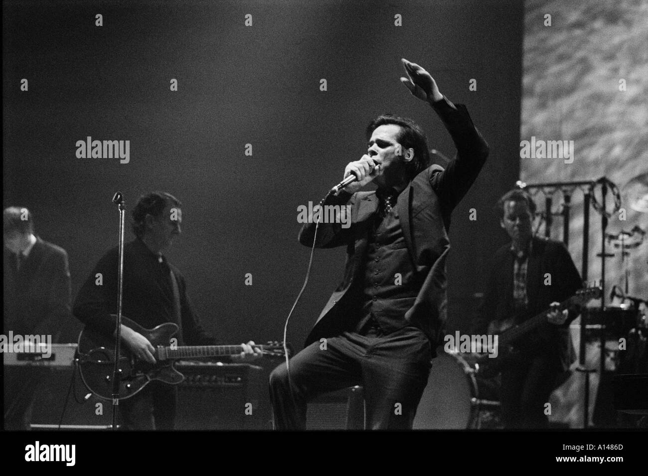 Nick Cave and the Bad Seeds à la Brixton Academy de Londres mai 2001 Banque D'Images