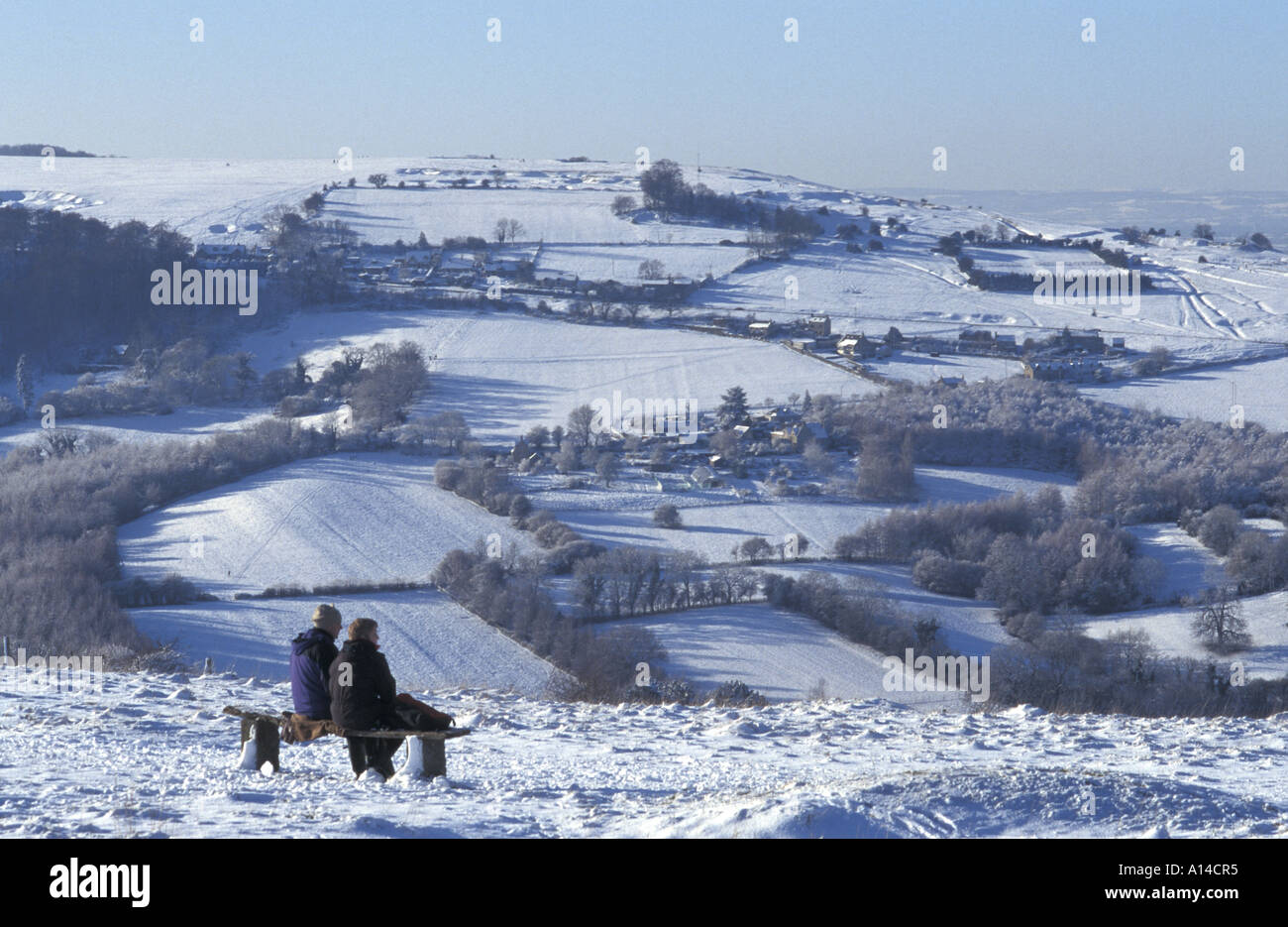 Paysage couvert de neige vu de Rodborough Common près de Stroud Gloucestershire Angleterre Banque D'Images