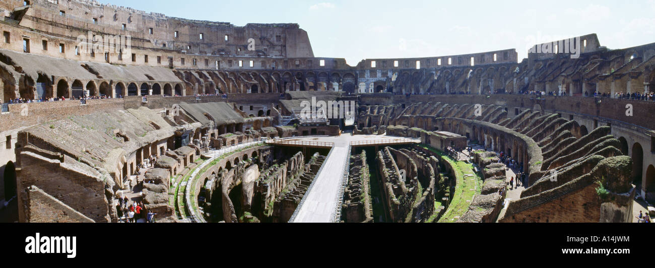Vue panoramique de l'intérieur de la Colisée Rome Italie Banque D'Images
