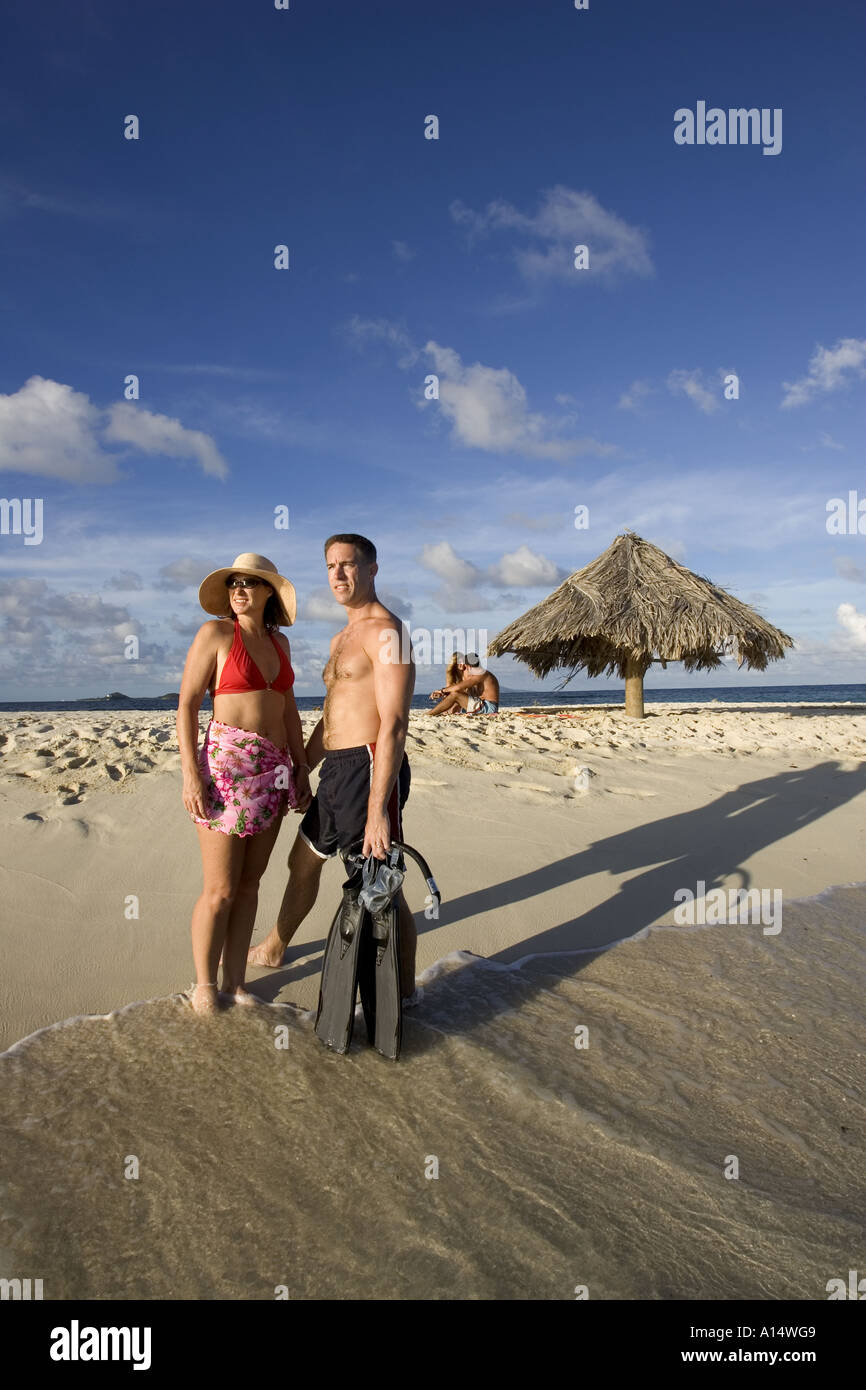 Deux couples sur l'îlot de Mopion St Vincent et les Grenadines Caraïbes Banque D'Images