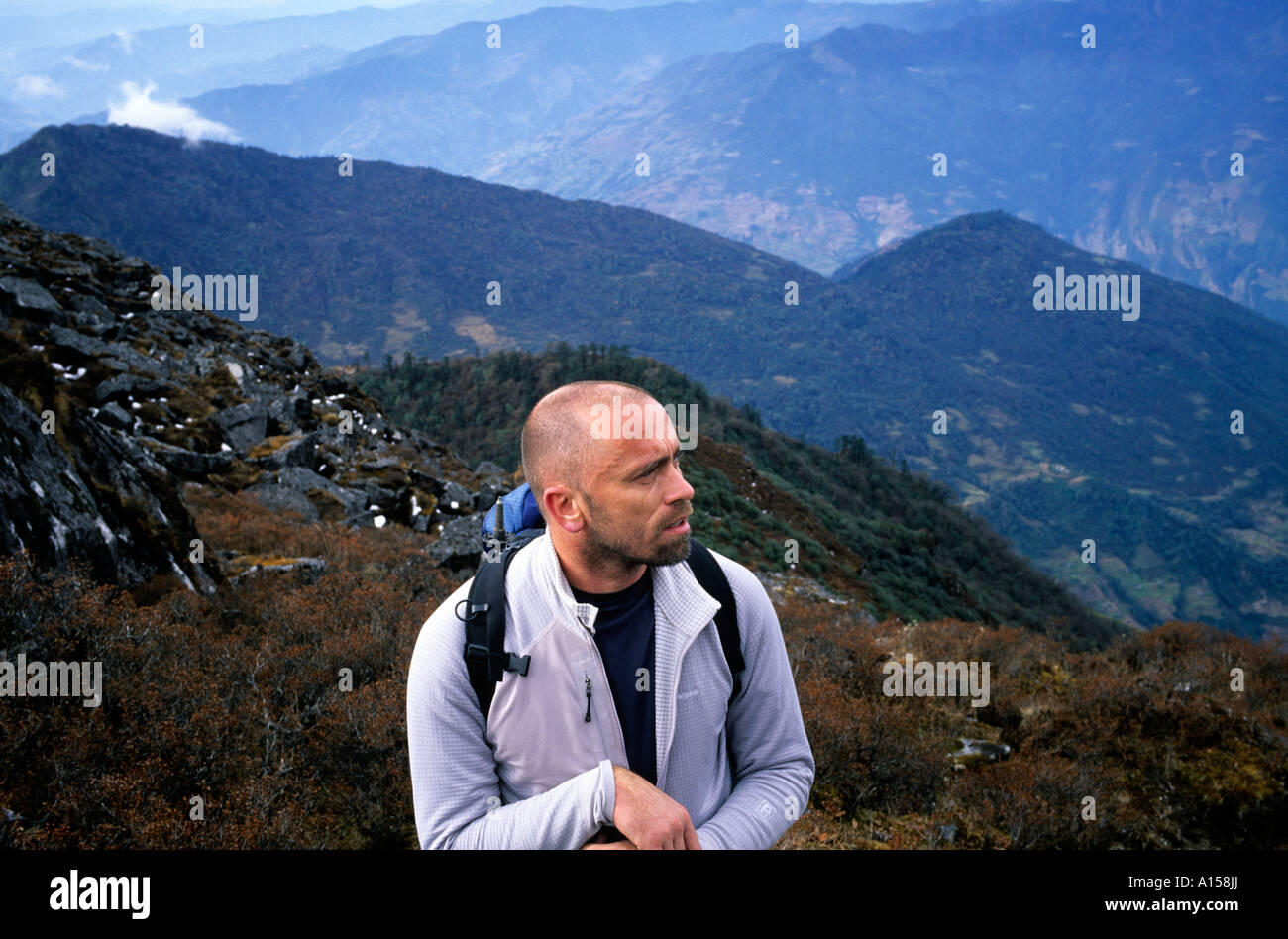 Marc Woods un ancien nageur paralympique prend une pause tout en escalade Mera Peak Banque D'Images