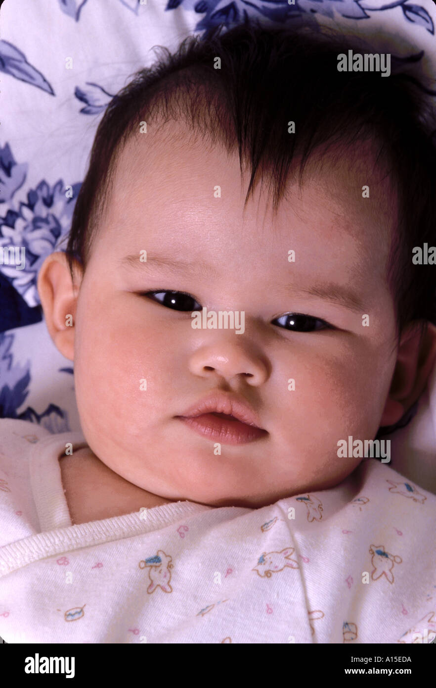 Enfant Bebe Eurasien Femme 7 Mois Photo Stock Alamy