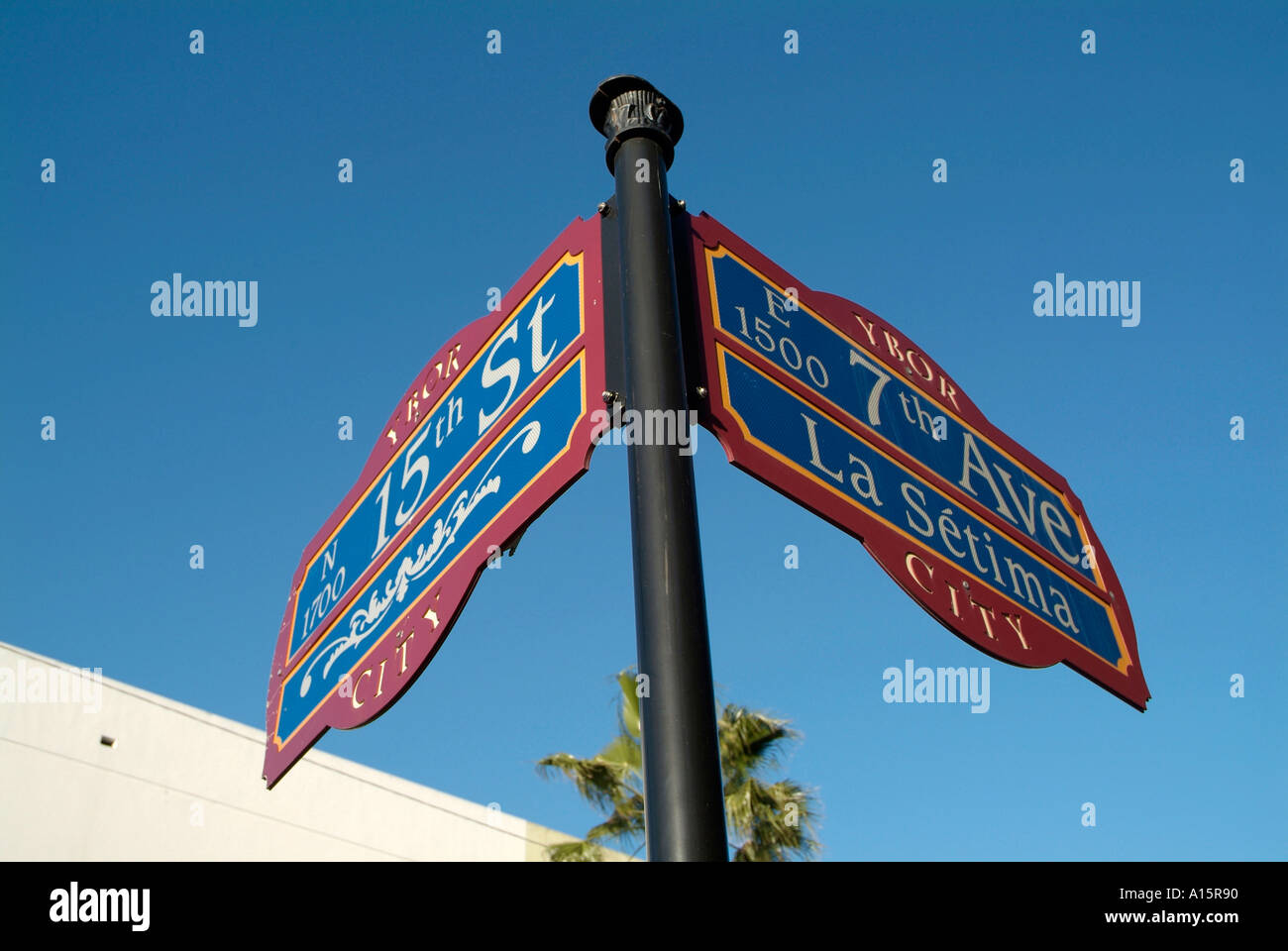 Destination touristique populaire en Floride à Ybor City Tampa FL ville célèbre pour les cigares faits à la main à partir de tabac importé dans le monde entier Banque D'Images Destination touristique populaire en Floride à Ybor City Tampa FL ville célèbre pour les cigares faits à la main à partir de tabac importé dans le monde entier Banque D'Images