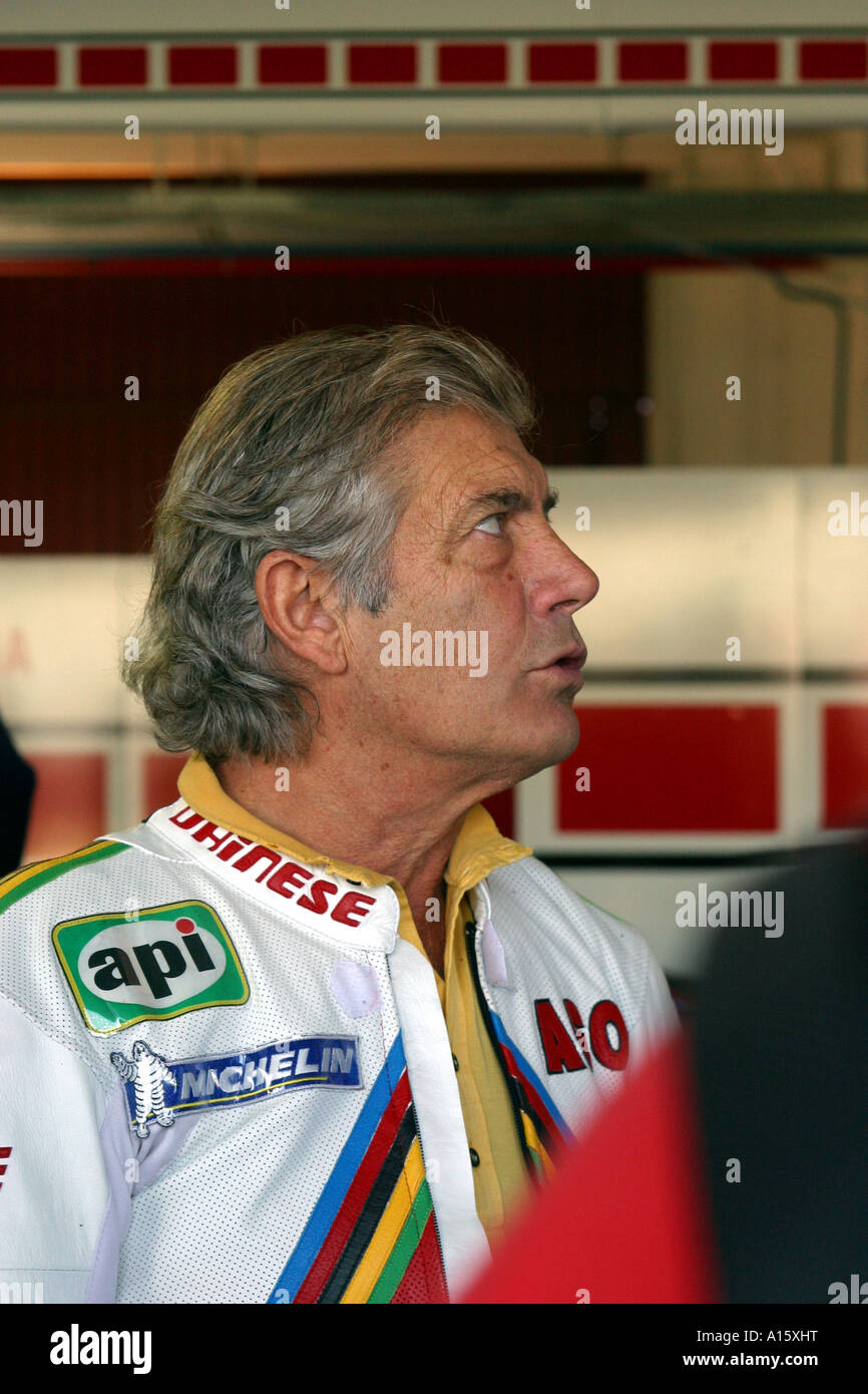 Il y a l'italien Giacomo Agostini AGV Moto Racing ledgend Banque D'Images