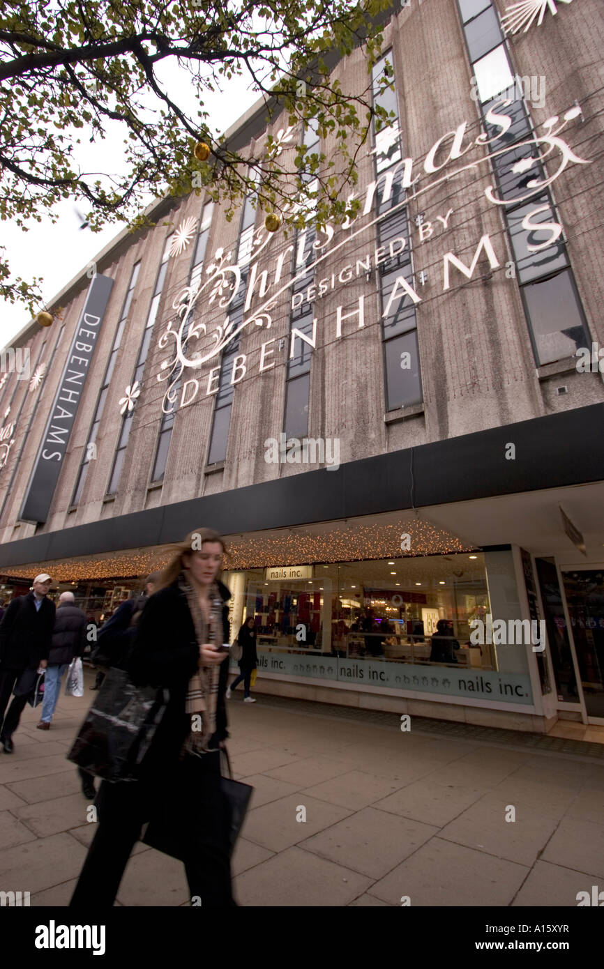 Les magasins d'Oxford Street à Noël Debenhams extérieur avec des décorations de Noël Banque D'Images