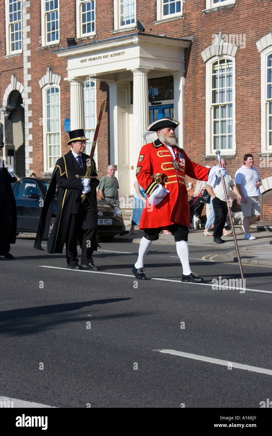 Great Yarmouth town crier en parade maritime de Great Yarmouth. Banque D'Images