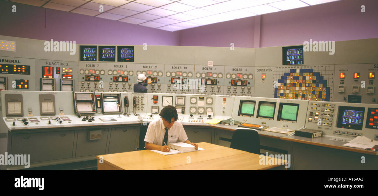 Salle de contrôle de l'usine d'énergie nucléaire Banque D'Images