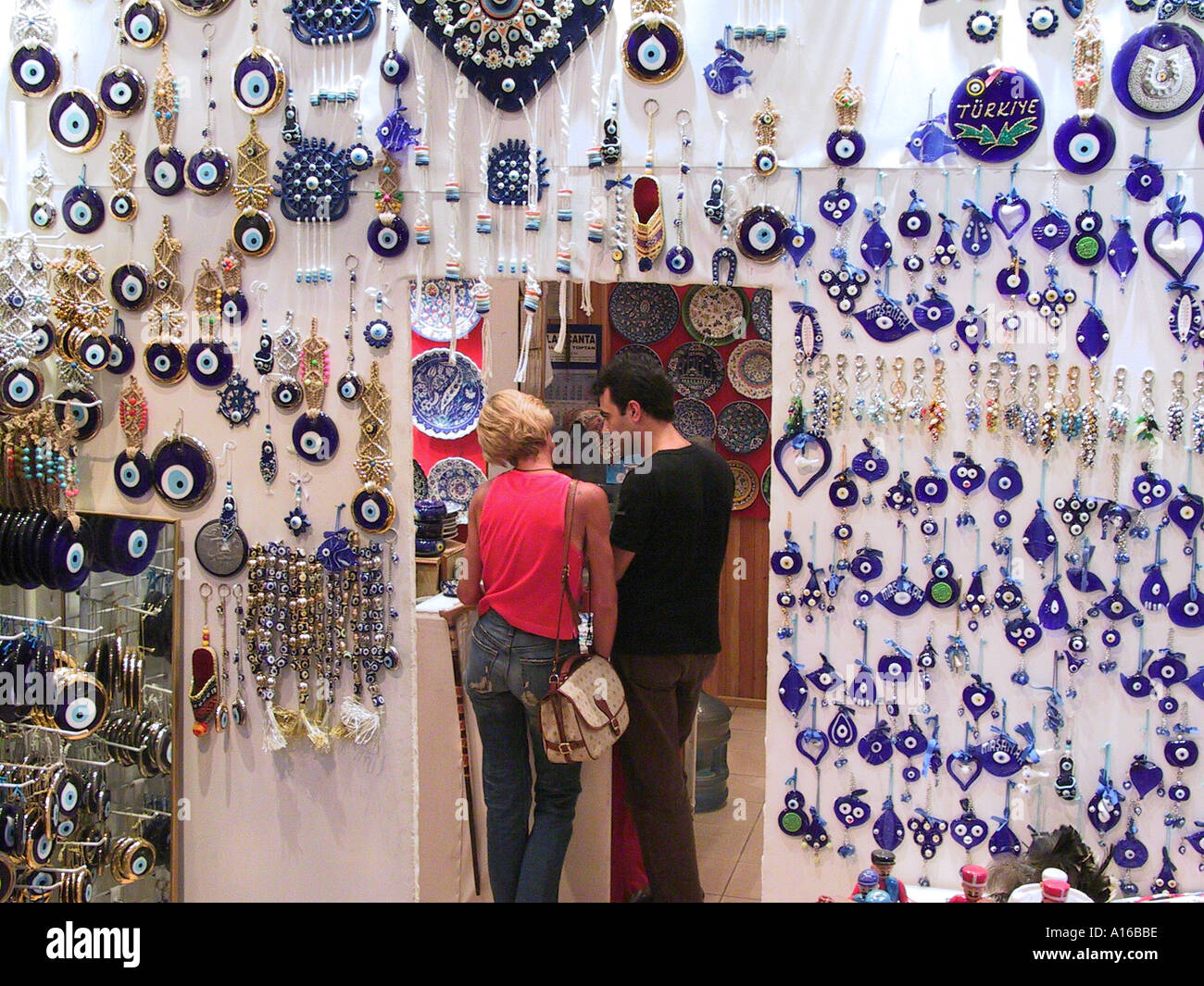 Oeil de Verre bleu boutique dans le Grand Bazar Istanbul - Capitale Européenne de la Culture 2010 - Turquie Banque D'Images
