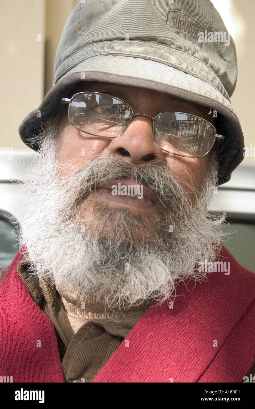 Himmat Shah, artiste maître indien sculpteur portrait portant une casquette Banque D'Images
