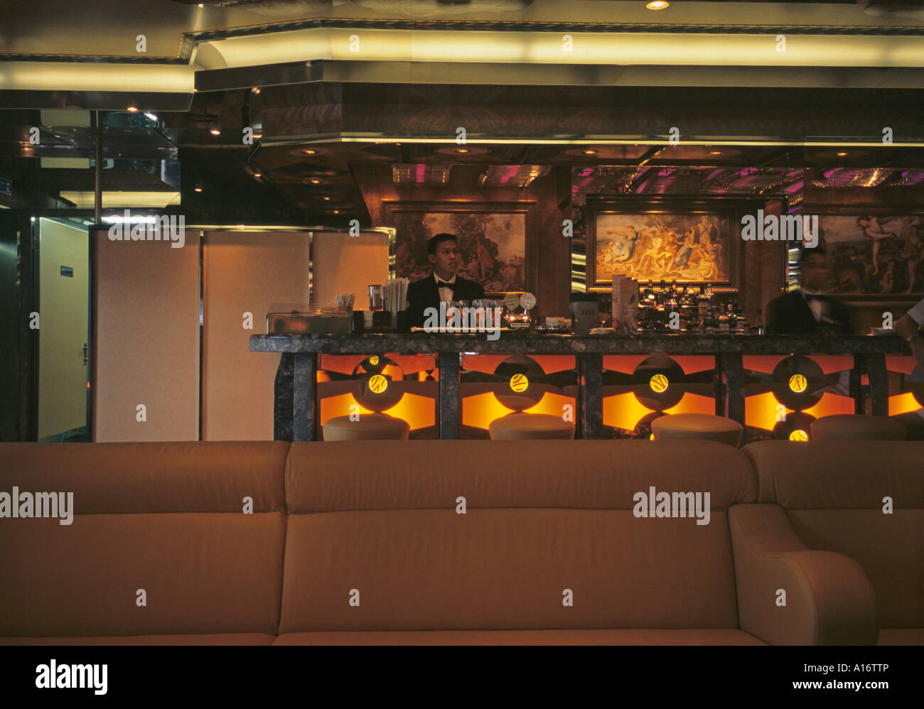 BAR À COCKTAILS DU NAVIRE DE CROISIÈRE COSTA FORTUNA Banque D'Images