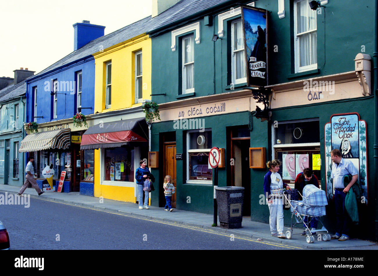 Boutiques Boutique House Macroom Irlande Ville couleurs irlandaises Banque D'Images