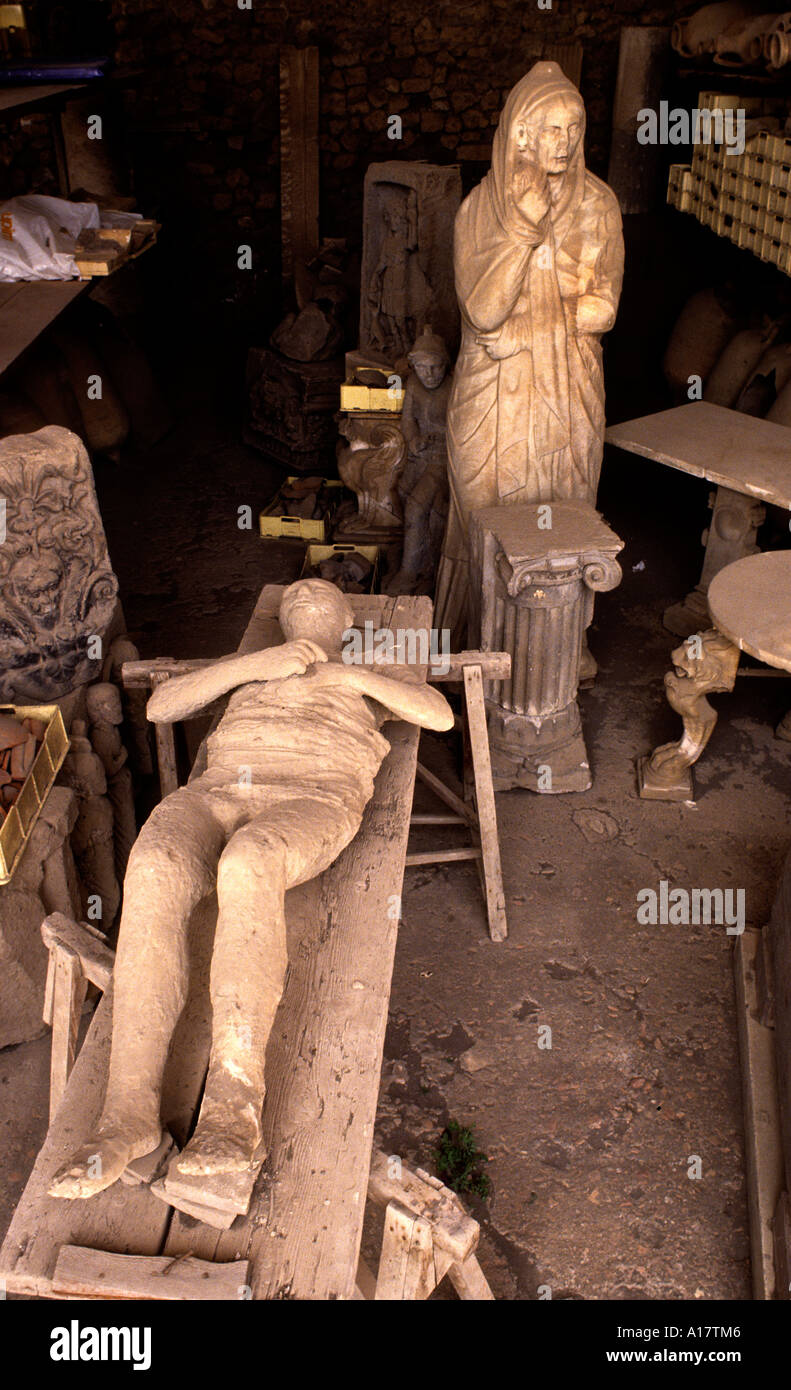 Plâtre coulé d'un homme, Pompéi Romain ruiné ville morts personnes victime humaine corps plâtre plâtre Vésuve Italie Italien Romain Banque D'Images