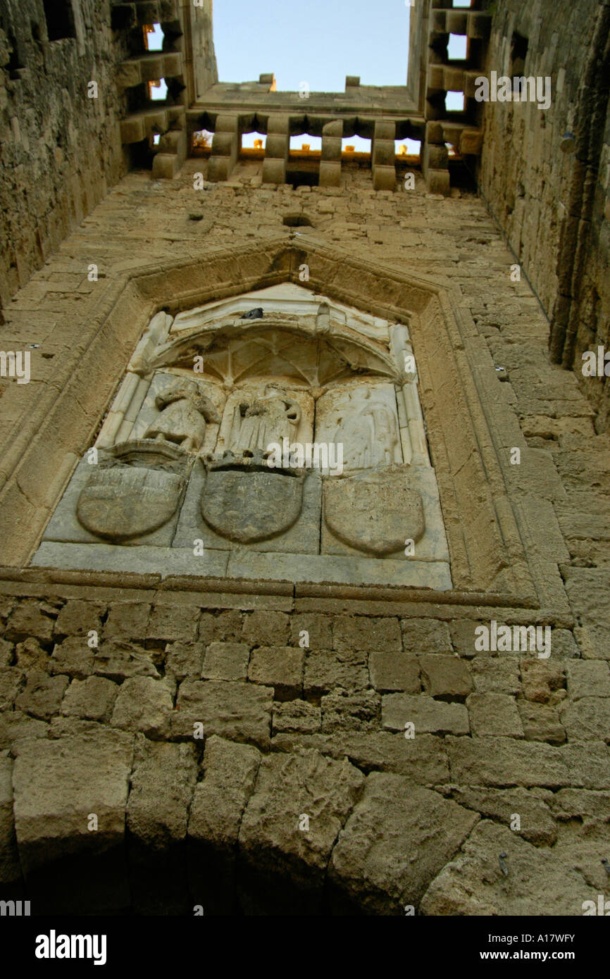 Marine Gate rampart Crusader sculptures, vieille ville de Rhodes, Grèce Banque D'Images