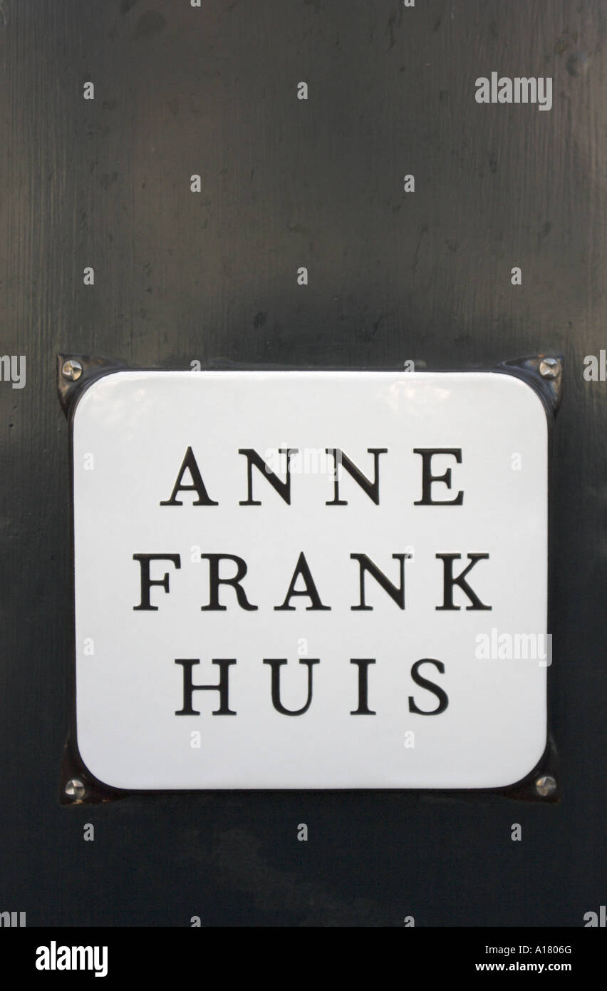 Portrait photo verticale de la plaque sur le mur extérieur de la maison d'Anne Frank à Amsterdam aux Pays-Bas Banque D'Images