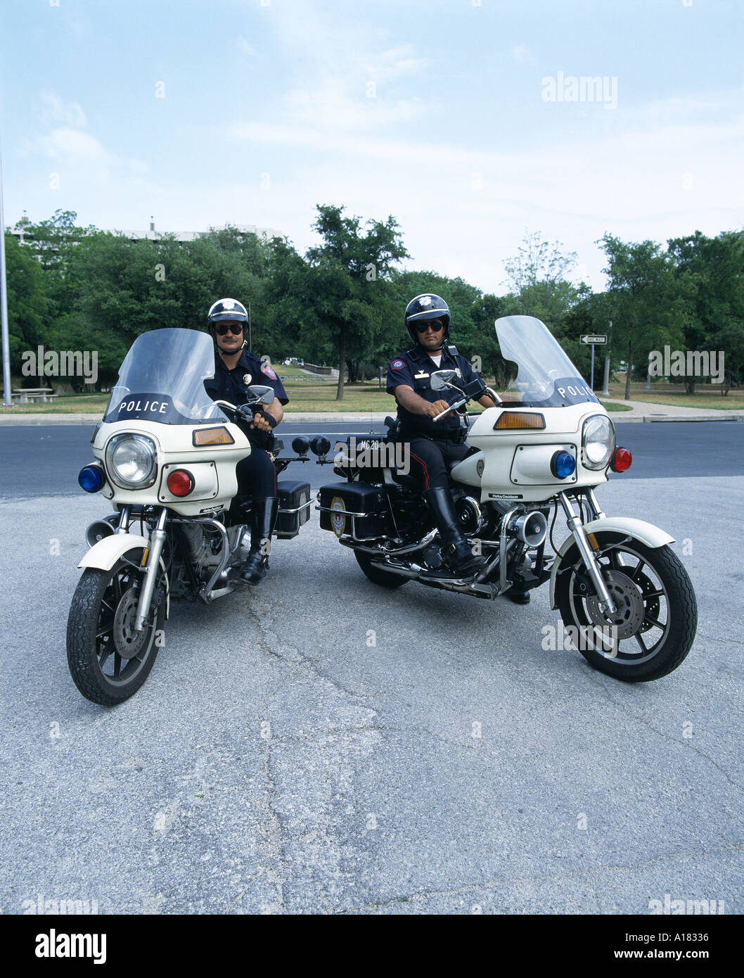 Harley davidson police Banque de photographies et d’images à haute ...