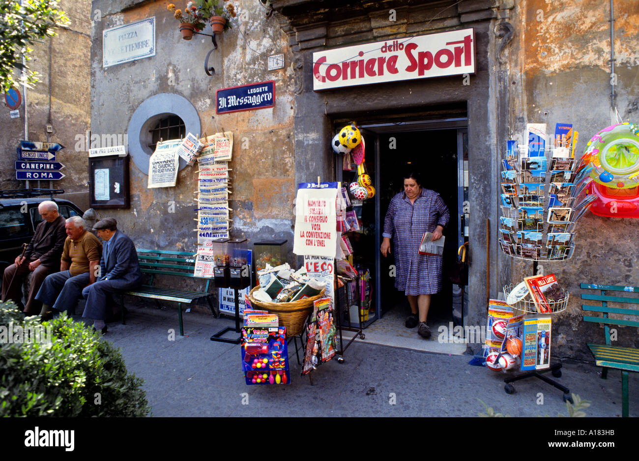 Tivoli Italie Latium Bagnaia boutique de journaux Banque D'Images