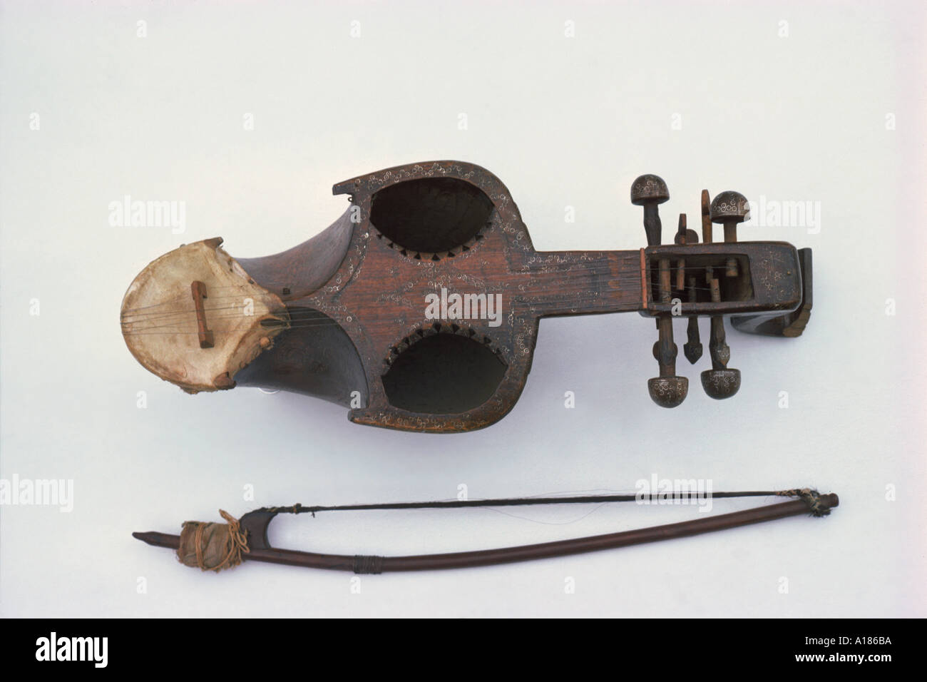 Instrument de musique et l'archet Sarina ou Suroze en Asie Pakistan R Harding Banque D'Images
