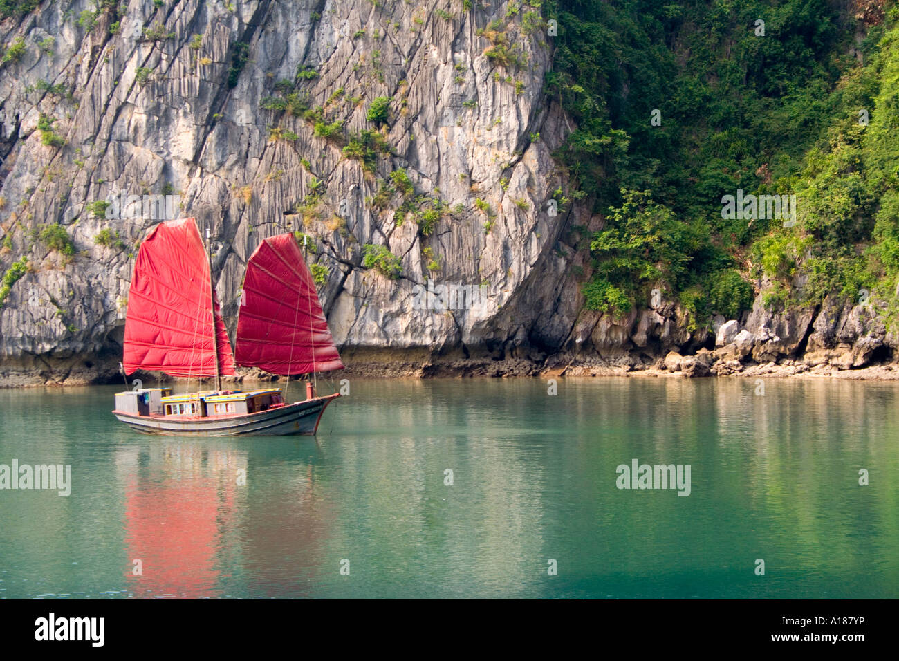 Sailing Junk, Baie de Halong Vietnam Banque D'Images