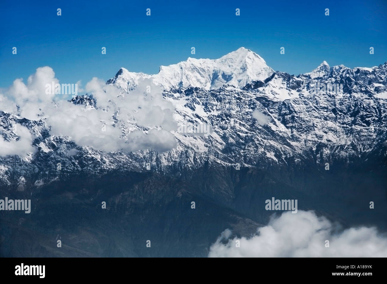 Vue aérienne de la chaîne d'Annapurna de l'DrukAirways sud de Delhi à Katmandou vol Banque D'Images