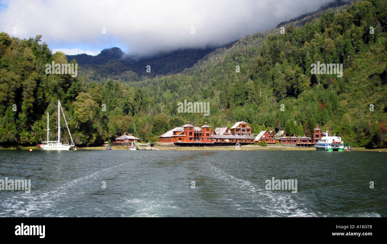 Hôtel Chili Petrohue sur le lac Todos Los Santos dans le Lake District Banque D'Images