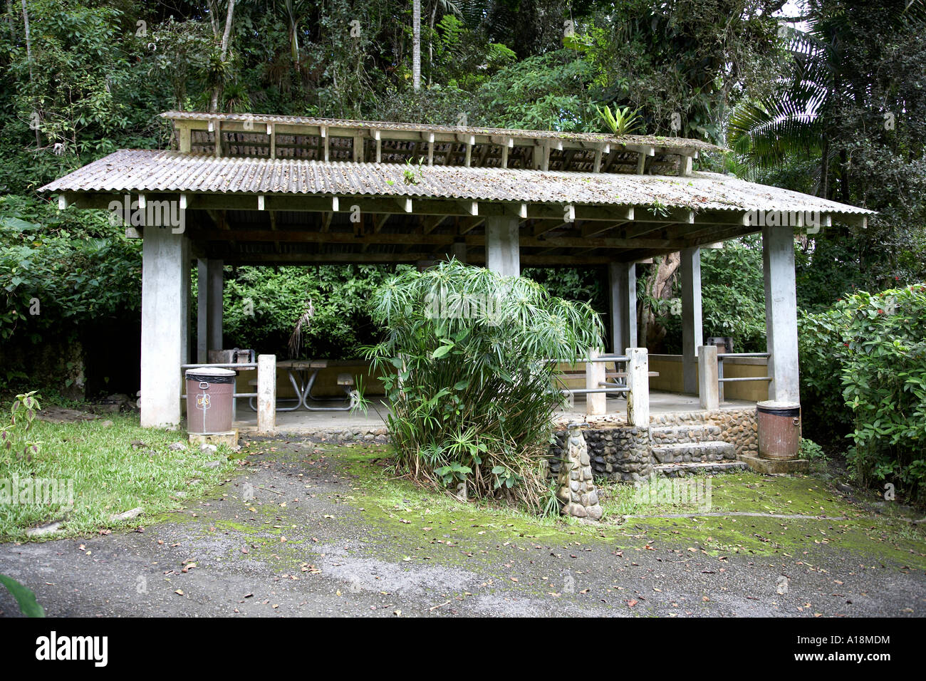 Les équipements publics à proximité de la piste de la Mina El Yunque rain forest Porto Rico antilles Banque D'Images