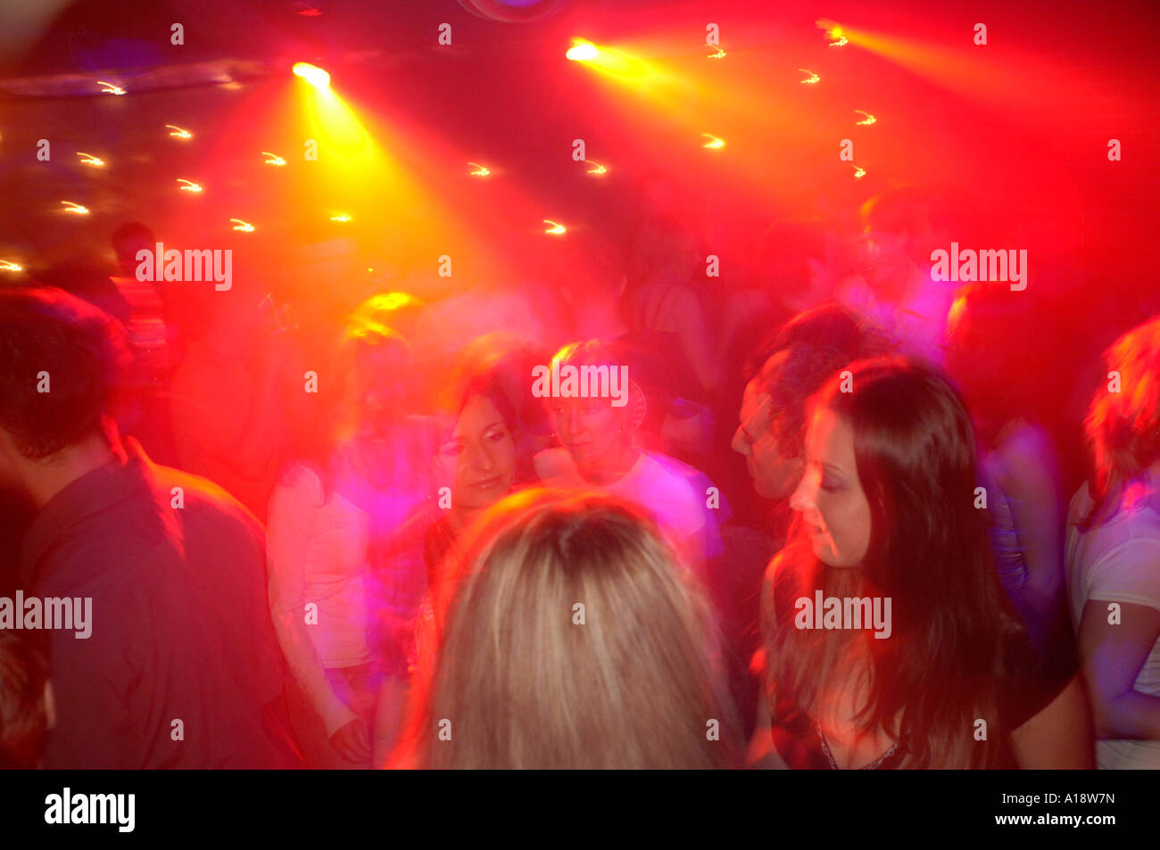 Prozac night club un club underground à Cracovie Pologne Photo Stock - Alamy