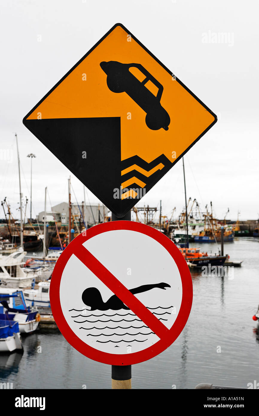 Panneaux d'avertissement, kilmore quay, Wexford, Irlande Banque D'Images