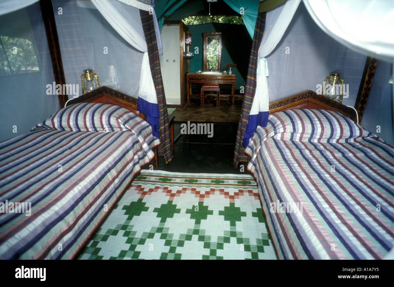 Intérieur de luxe spacieuse tente à Mara Safari Club sur le côté nord de la réserve nationale de Masai Mara au Kenya Afrique de l'Est Banque D'Images