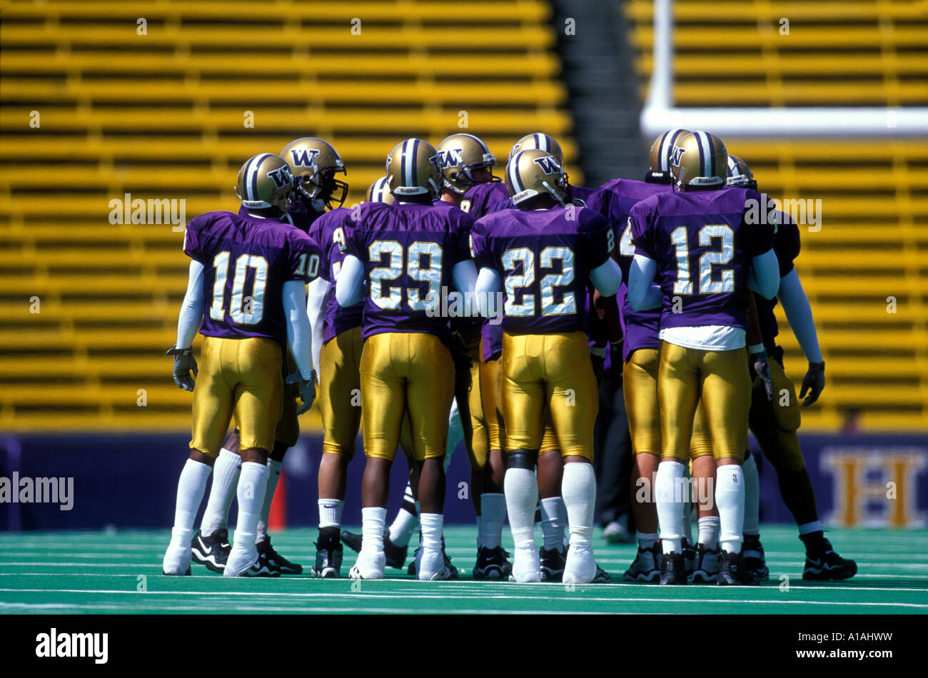 USA Washington Seattle joueurs trainent pendant des Huskies de l'Université de Washington au printemps Football scrimmage game Banque D'Images