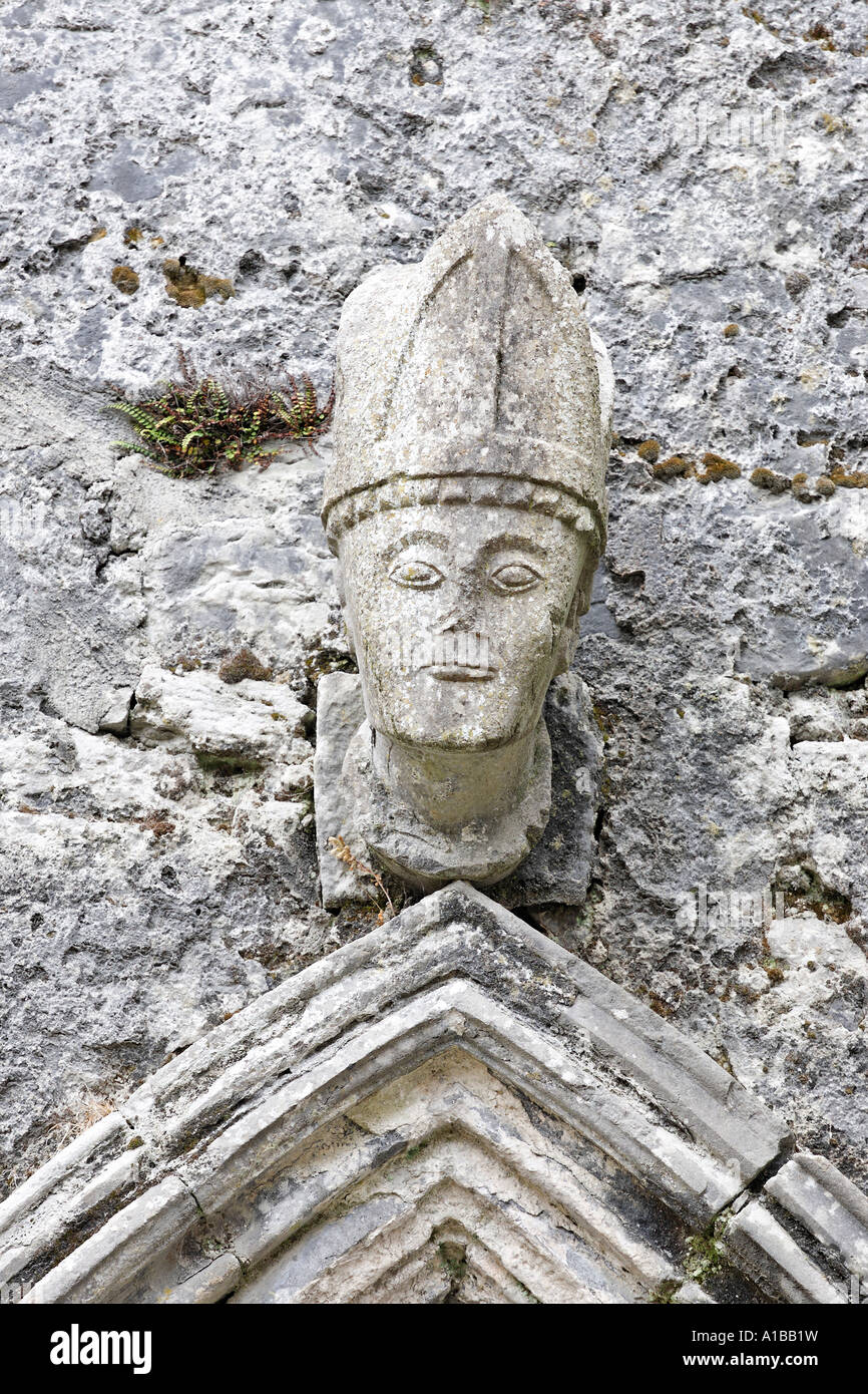 Sculpture d'un évêque dans l'église, kilfenora burren, Clare, Irlande Banque D'Images