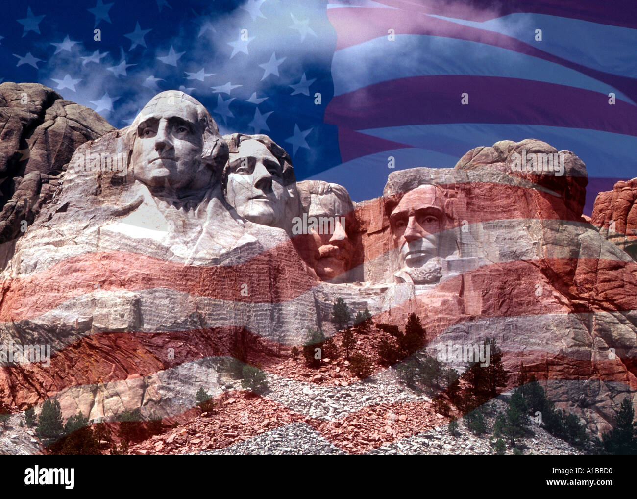 Le mont Rushmore dans le Dakota du sud-américain Stars and Stripes flag Banque D'Images