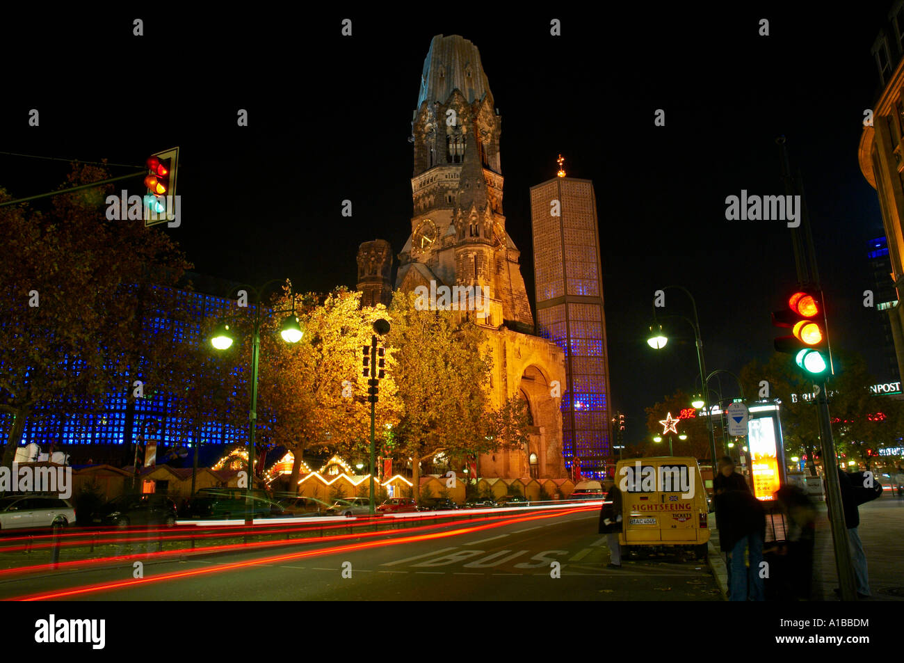 Par Kaiser Wilhelm Memorial de nuit Berlin Allemagne Banque D'Images