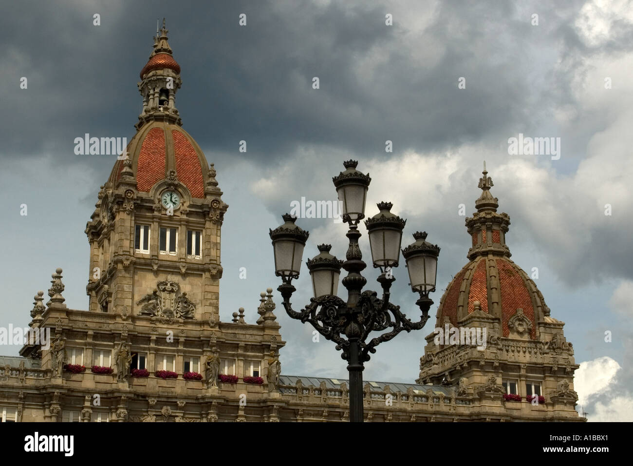 Feu de rue à l'hôtel de ville, la Coruna, Espagne Banque D'Images