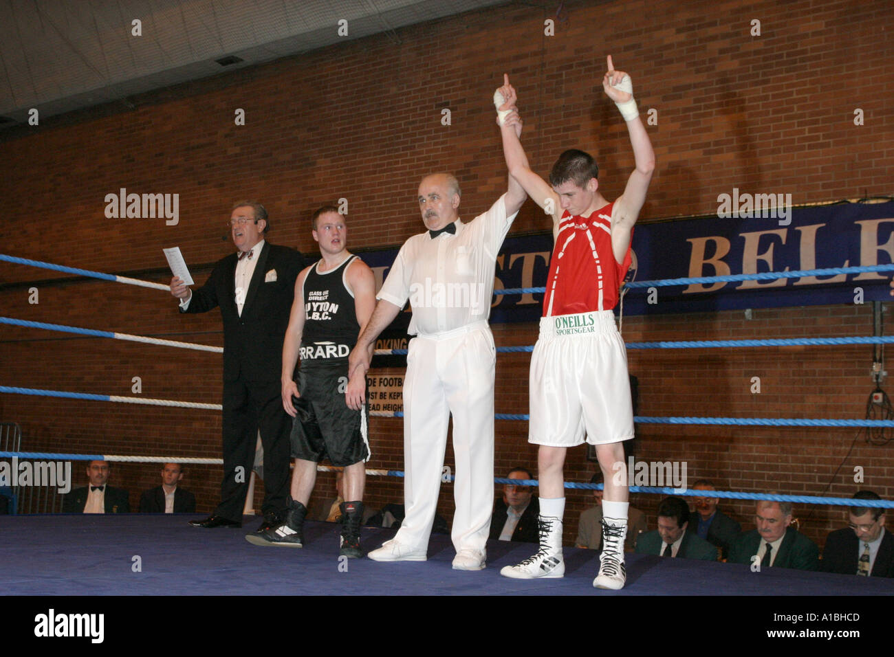 Gagnant annoncé Amateur Boxing Association irlandaise belfast nation multi cup andersonstown centre de loisirs en Irlande du Nord Banque D'Images