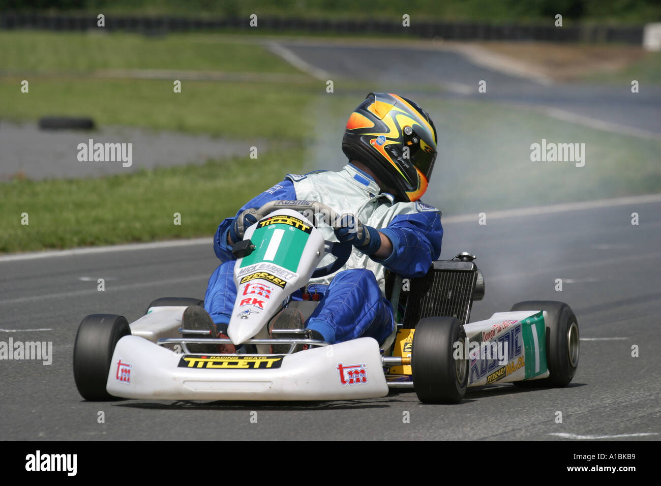 Kart Rotax Max explose au cours de courses à Nutts Corner circuit motorsport le comté d'Antrim en Irlande du Nord Banque D'Images