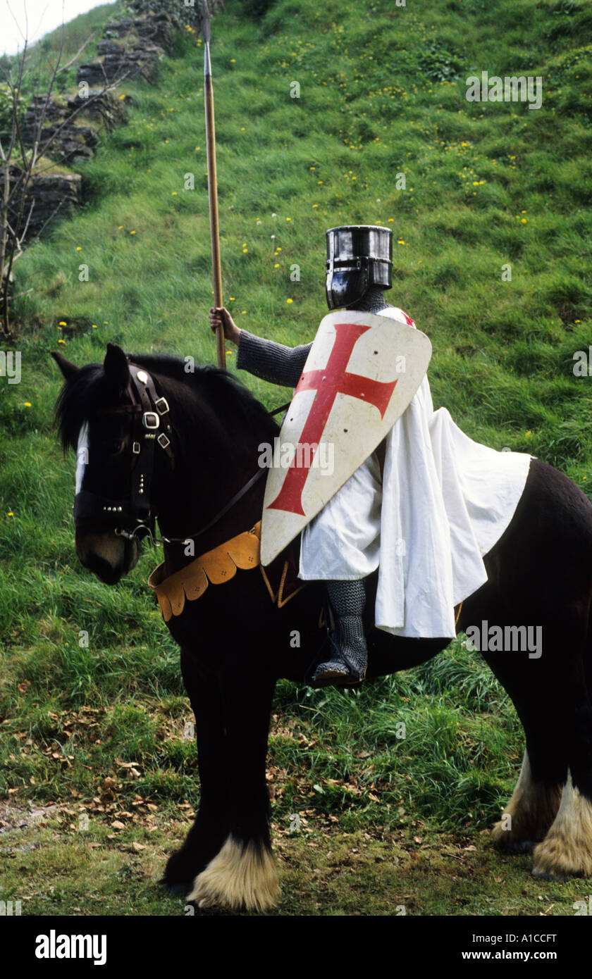 Reconstitution historique, le Crusader Knight, début de la période médiévale, l', croix rouge, bouclier, épée, armes, armes, Banque D'Images