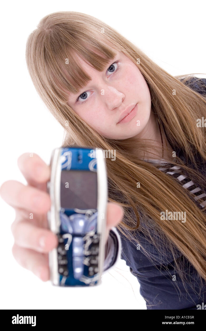 Teenage girl jouant avec son téléphone Banque D'Images