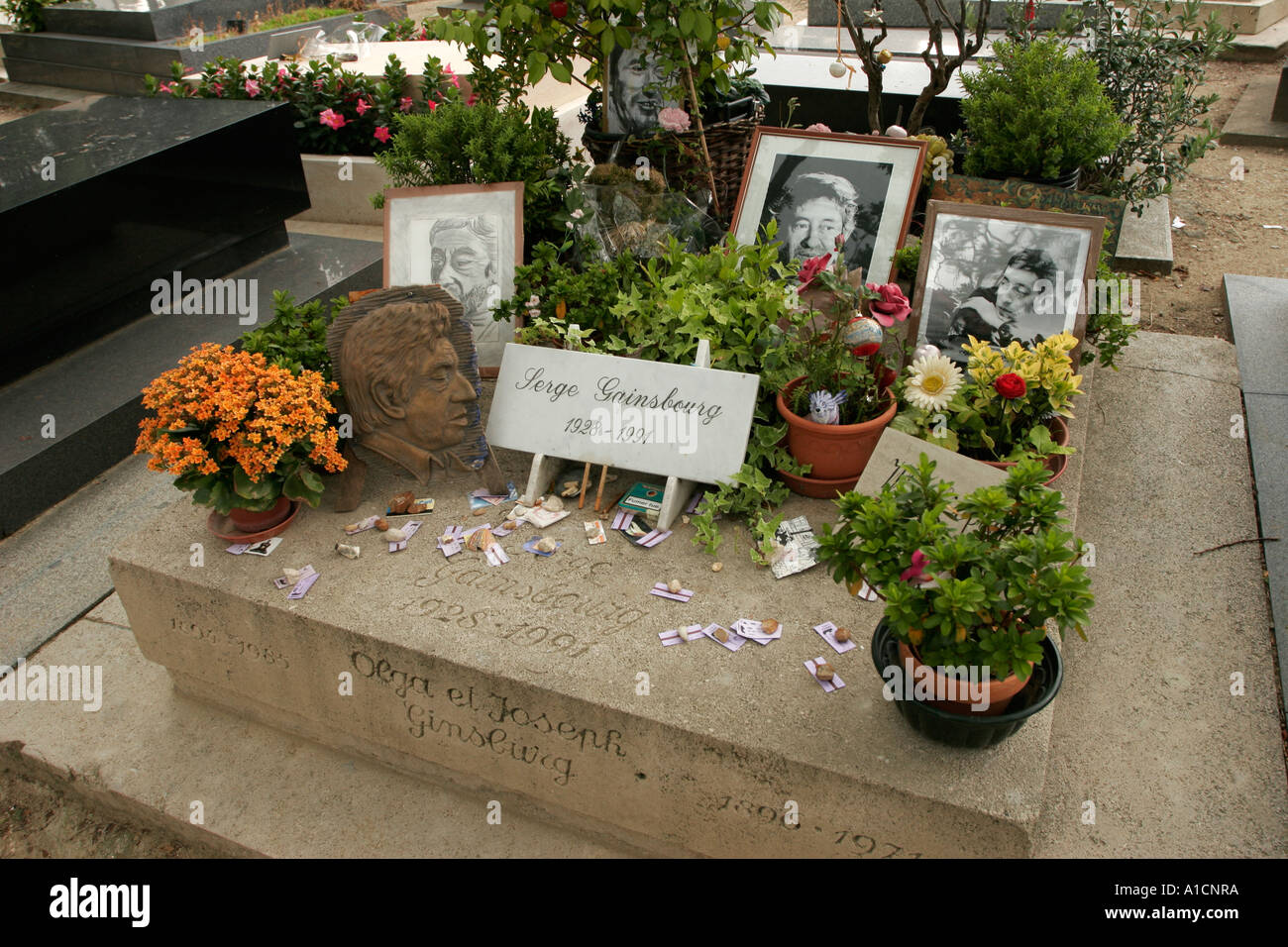 Serge gainsbourg tombe Banque de photographies et d’images à haute