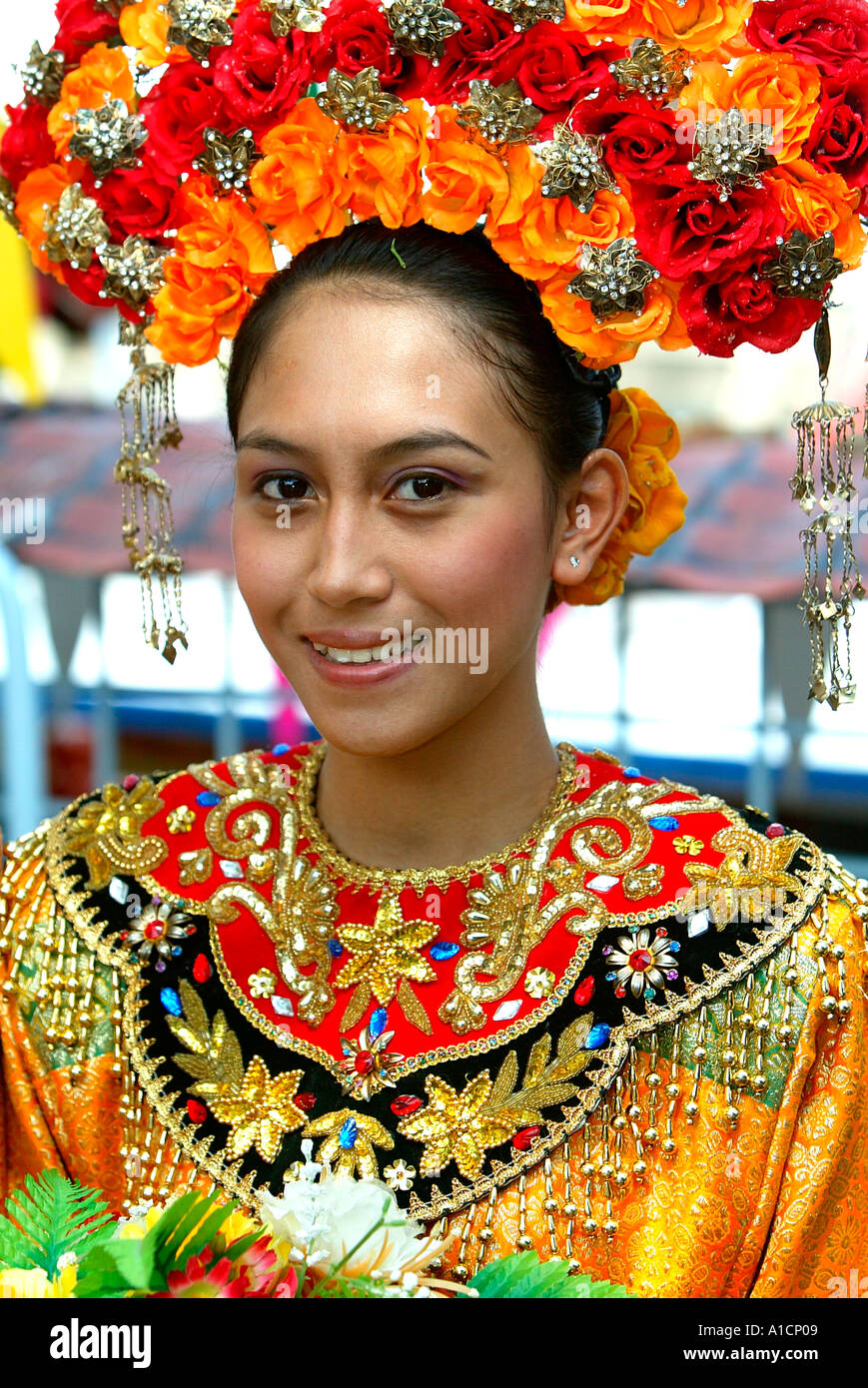 Jeune femme en costume de mariage traditionnel Malaisie Malacca Banque D'Images