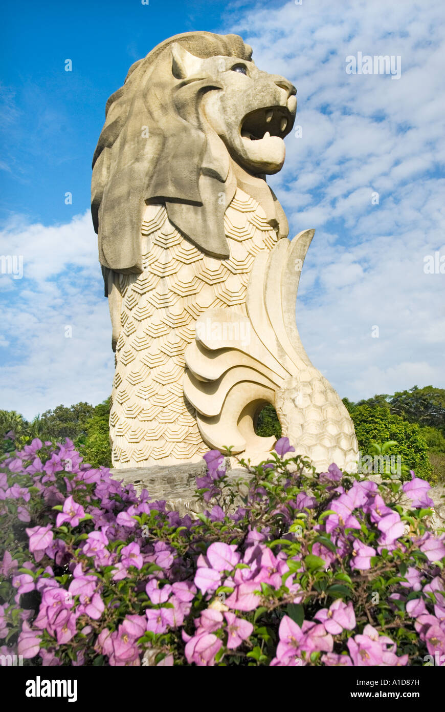 La véritable entrée de l'Ile de MERLION Isle Resort ASIE Singapour figure de pierre sculpture dragon lion mythique monument d'art Banque D'Images