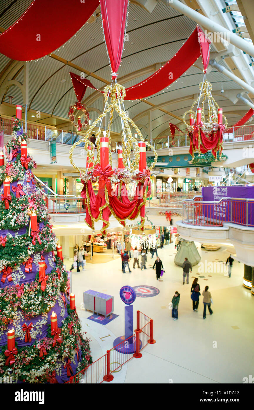 Décorations de Noël Shopping Mall UK Banque D'Images
