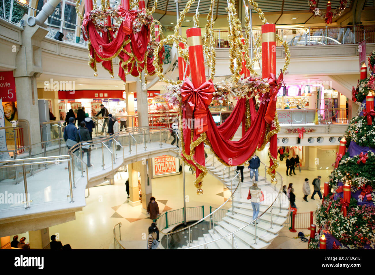Décorations de Noël Shopping Mall UK Banque D'Images