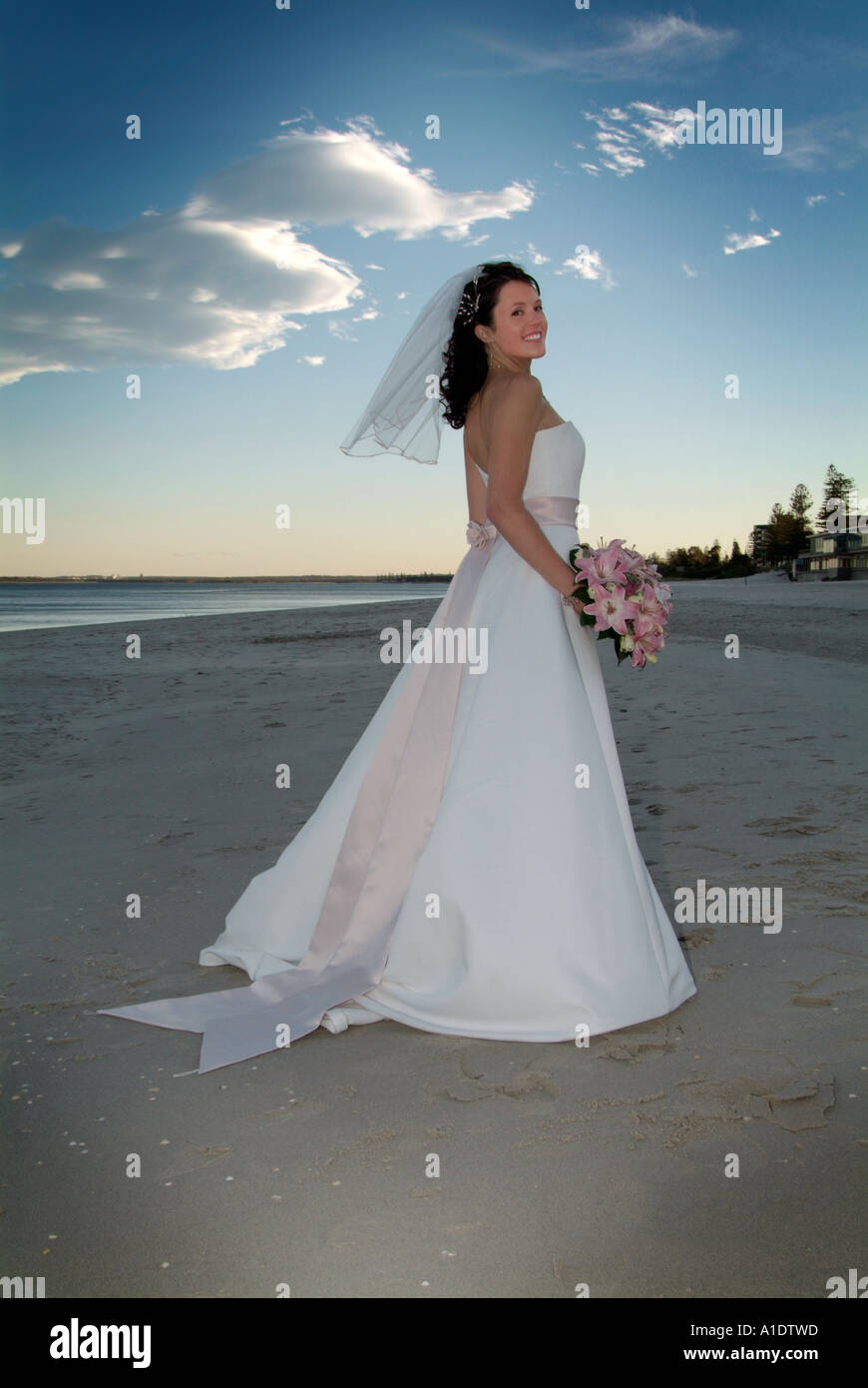 Mariée, sur, plage, mariage, mariage, mariage, mariage, mariage, couple, jeune, couple, l'amour, la romance, romantique, église, mon, I, N, Banque D'Images