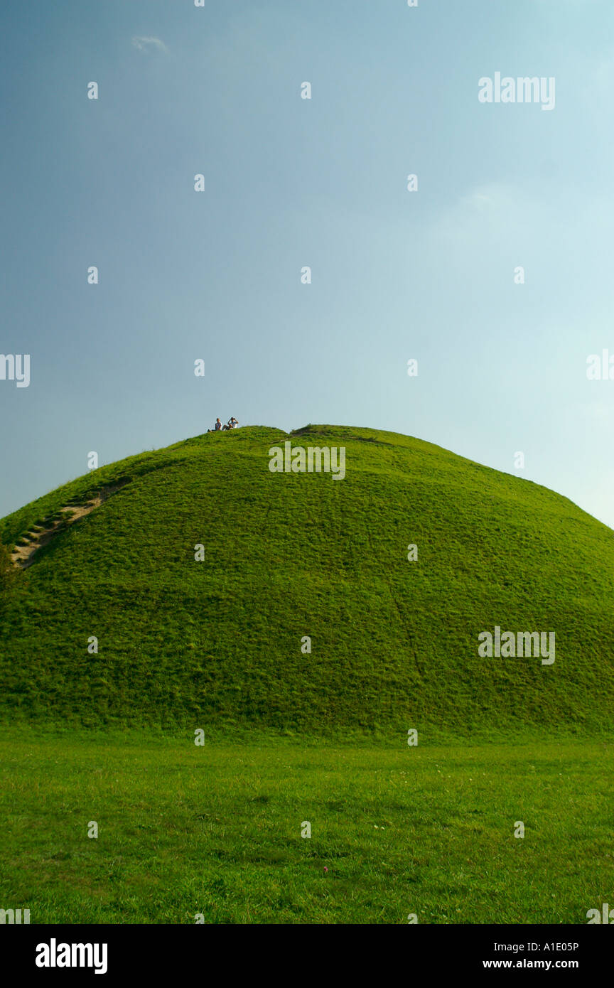 Kopiec Kraka - Krak Mound Hill, vert pelouse hummock ciel bleu, Krakow Cracovie Pologne Été 2006 Banque D'Images