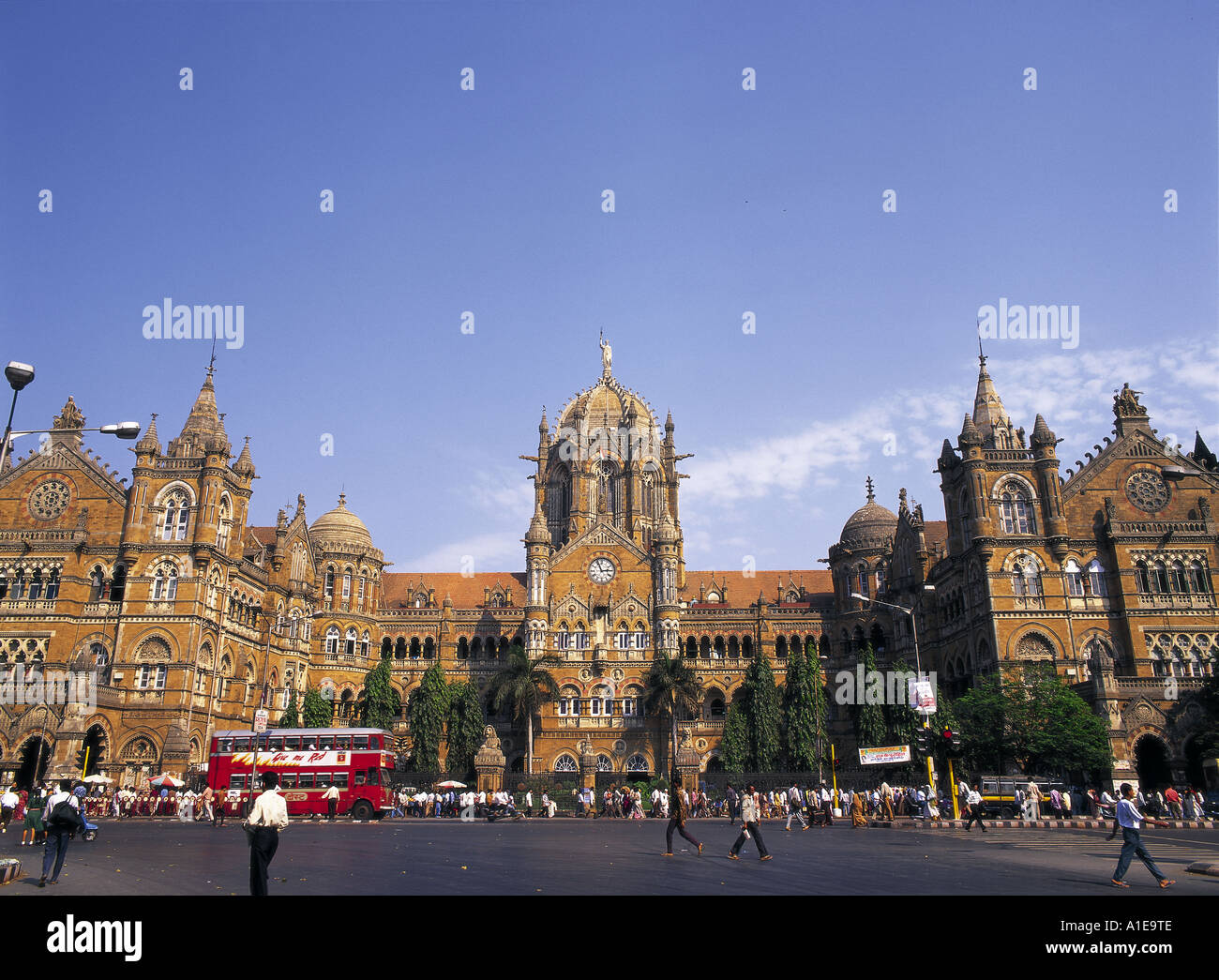 La gare Chhatrapati Shivaji, autrefois nommée Victoria Terminus, à Mumbai en Inde Banque D'Images