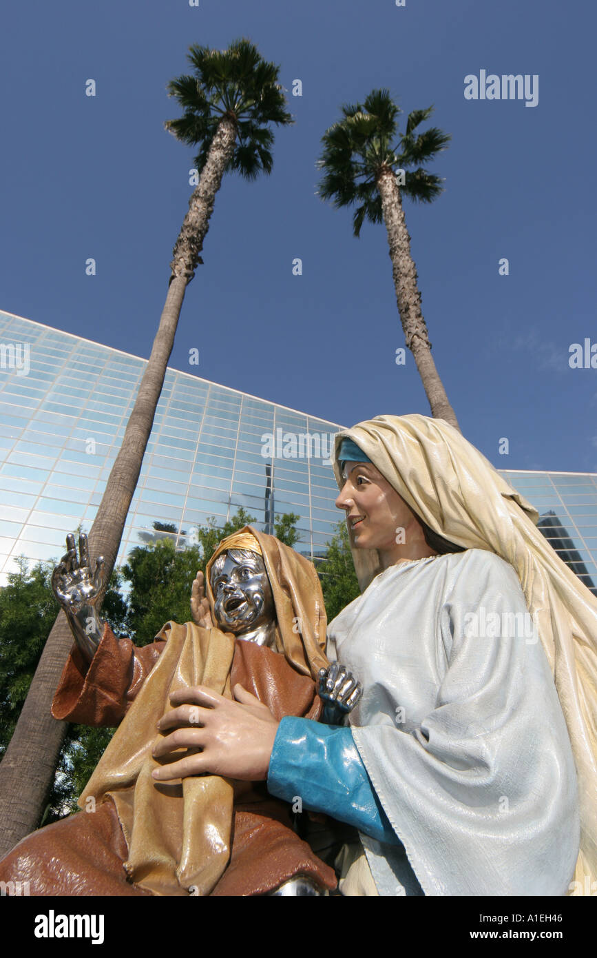 California Garden Grove, Crystal Cathedral, enfant chromé Jésus statue tenue par Mary, CA050124054 Banque D'Images