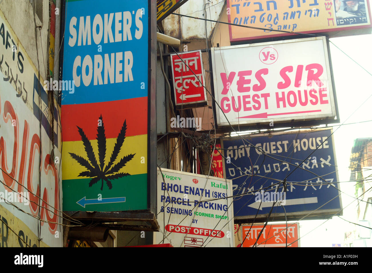 Coin fumeur Cannabis signe, Paharganj, New Delhi, Inde Banque D'Images