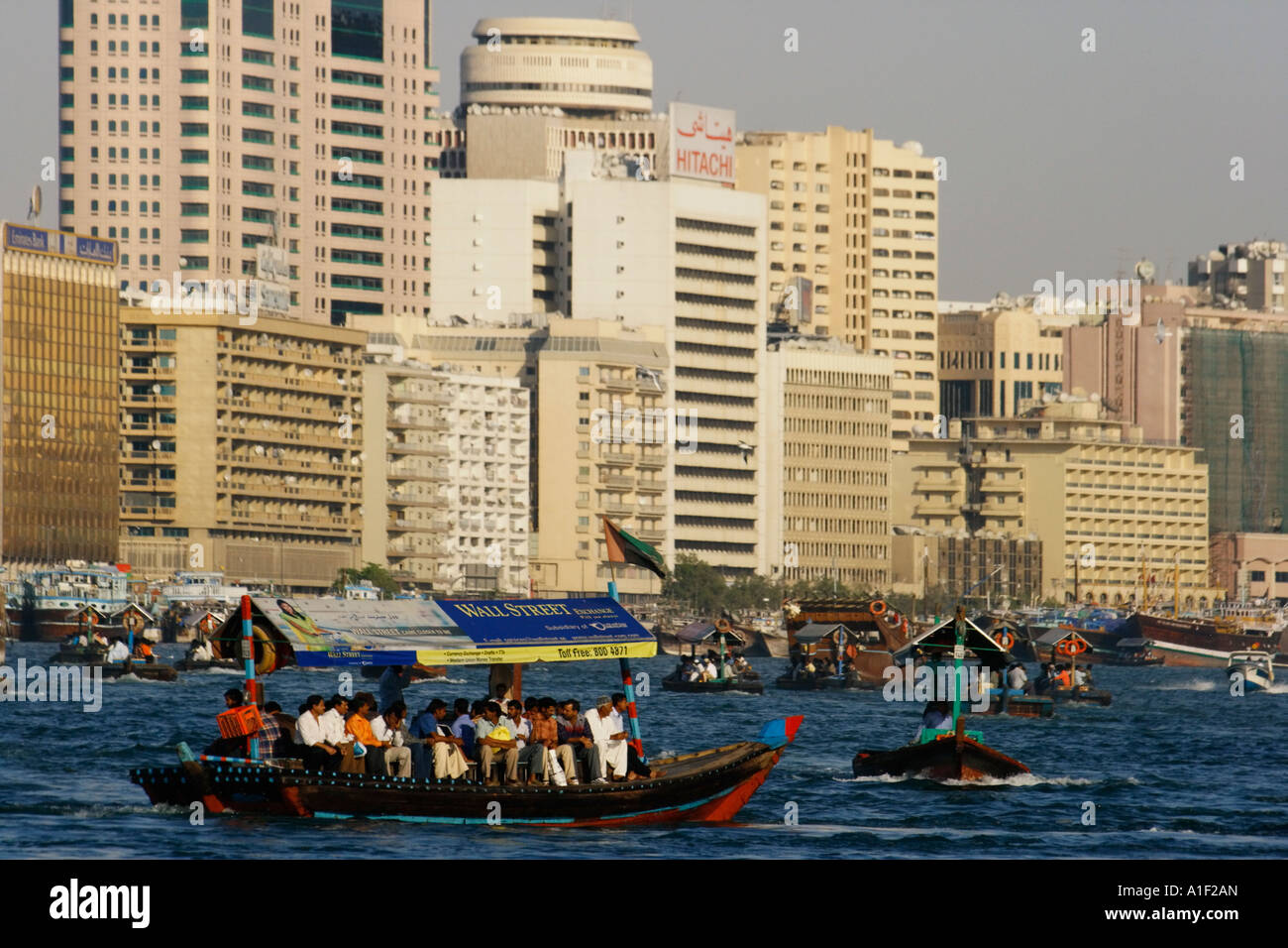 La crique de Dubaï Deira district Skyline Promenade d'Ferries sur la Crique de Dubaï entre Deira et Bur Dubai Banque D'Images