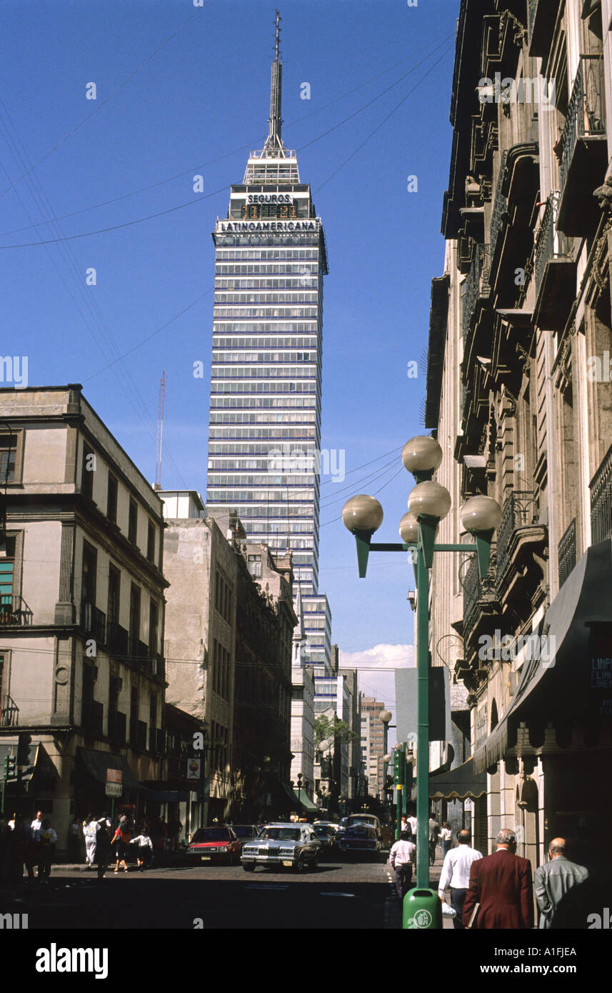 Les quarante quatre gratte-ciel tour histoire d'Amérique latine à Mexico Mexique Banque D'Images